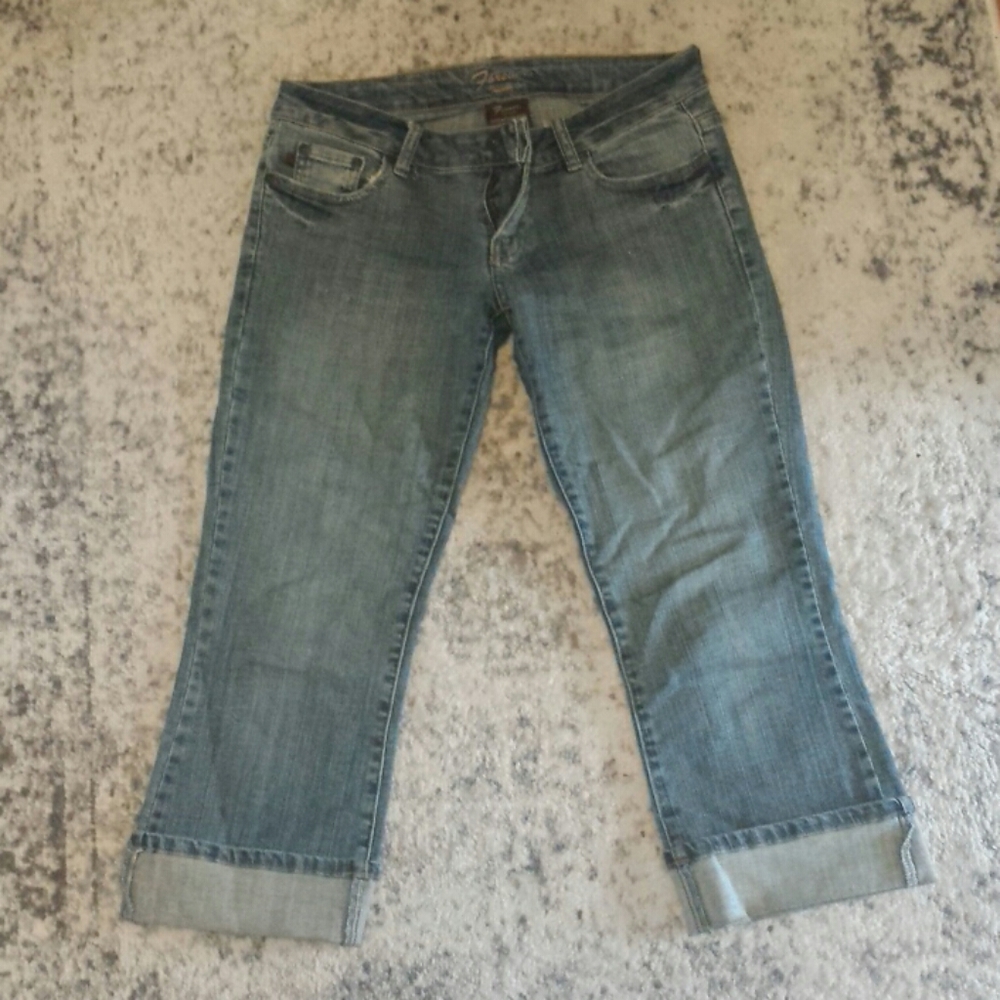 Forever 21 crop capri jeans